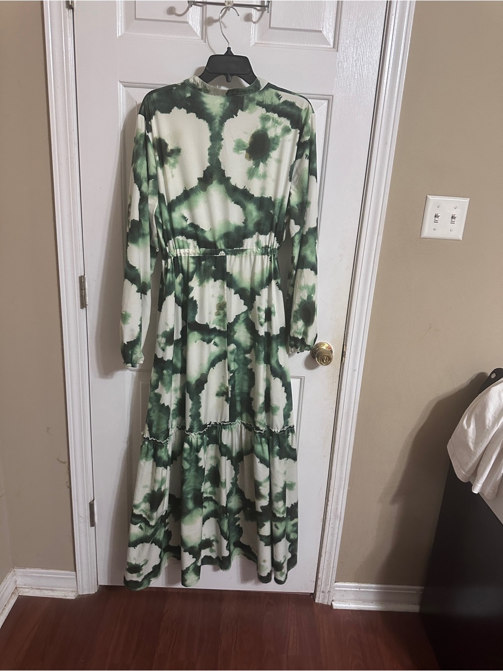 Green Tie-Dye Maxi Dress - Women - Picture 5 of 5